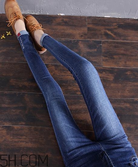 牛仔褲變形了怎么恢復(fù)？怎樣防止牛仔褲變形？