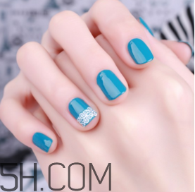 指甲分層是怎么回事？涂指甲油的注意事項(xiàng)