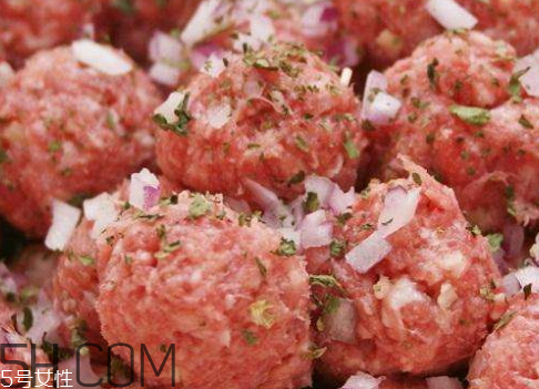 一斤肉餡放多少水 一斤豬肉餡放多少水 一斤肉餡放多少水 一斤豬肉餡放多少水