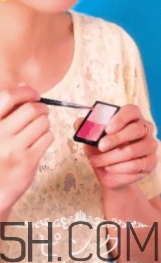 2018年眉毛流行什么顏色？2018眉毛流行色