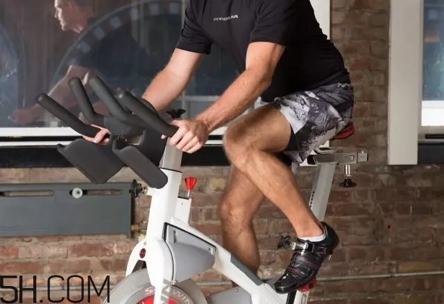 騎動感單車穿什么鞋好？騎動感單車穿什么衣服好？