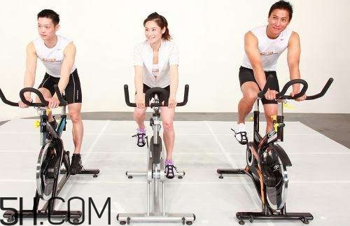 騎動感單車穿什么鞋好？騎動感單車穿什么衣服好？