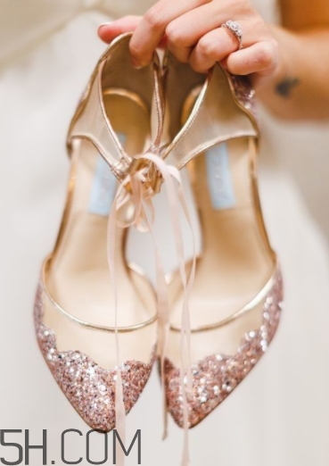 2018年流行什么顏色的婚鞋？2018年流行什么婚鞋款式