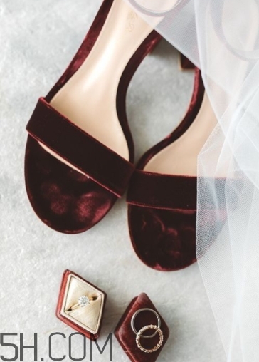 2018年流行什么顏色的婚鞋？2018年流行什么婚鞋款式