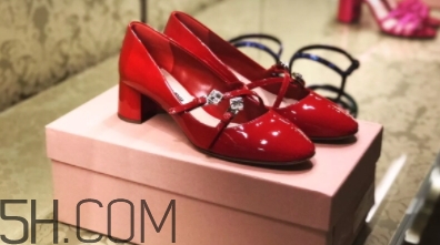 2018年流行什么顏色的婚鞋？2018年流行什么婚鞋款式