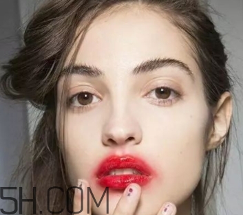 2018年流行什么唇妝？2018年流行唇妝怎么化