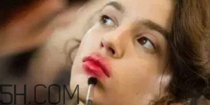 2018年流行什么唇妝？2018年流行唇妝怎么化