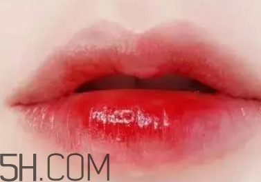 2018年流行什么唇妝？2018年流行唇妝怎么化