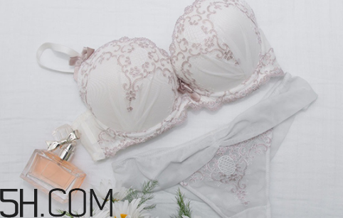 為什么女性深色內(nèi)褲不能穿？女性內(nèi)褲是選擇深色好還是淺色好？