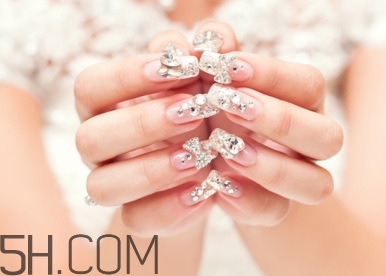 怎么判斷指甲油是否快干？水晶甲要怎么卸？