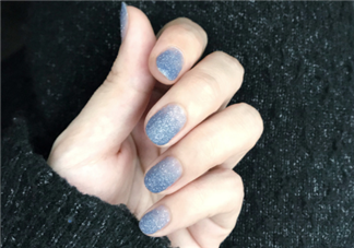 悅詩風吟指甲油藍莓冰沙好看嗎？怎么讓指甲油干得快？