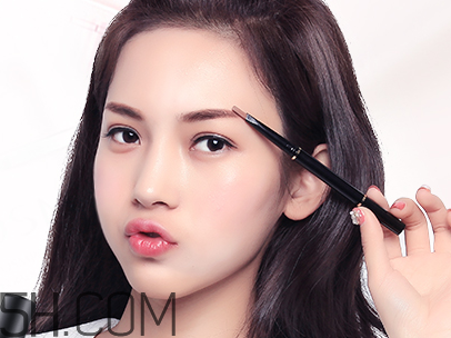 紋什么眉毛最自然好看？紋眉的常見方法