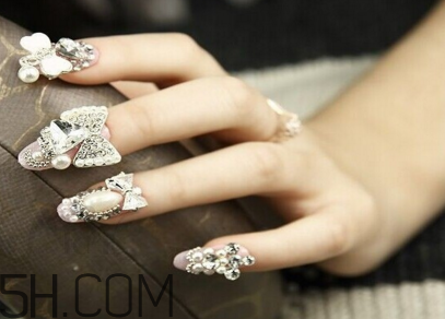 怎么判斷指甲油是否快干？水晶甲要怎么卸？