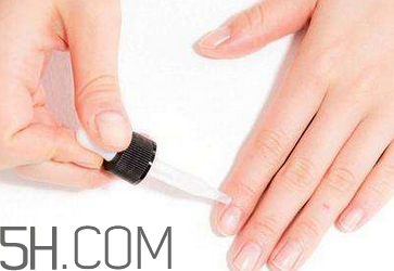 什么是指甲軟化劑？海綿式洗甲水好用嗎？                                                                         