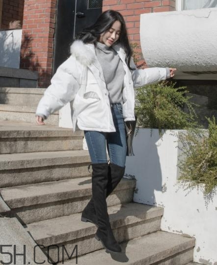 棉襖配牛仔褲好看嗎？棉服搭配牛仔褲圖片