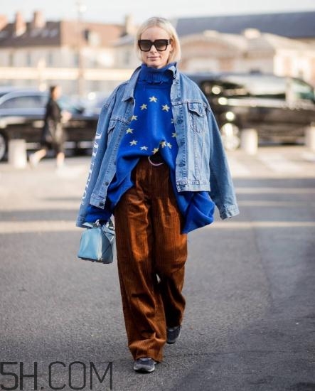 焦糖色闊腿褲配什么鞋子？焦糖色闊腿褲搭配鞋子圖片