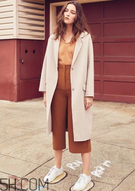 焦糖色闊腿褲配什么鞋子？焦糖色闊腿褲搭配鞋子圖片