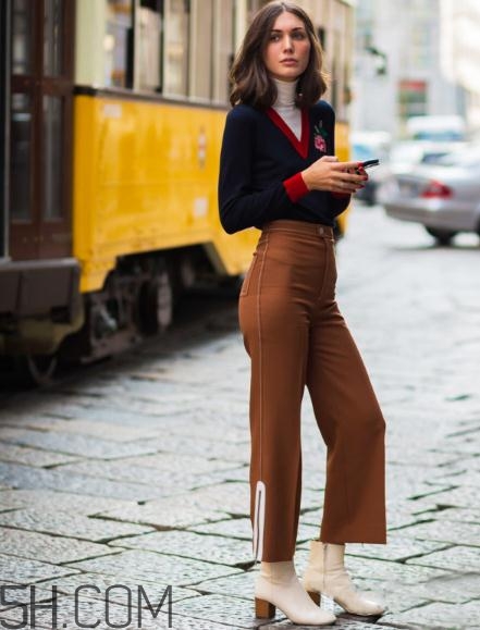 焦糖色闊腿褲配什么鞋子？焦糖色闊腿褲搭配鞋子圖片