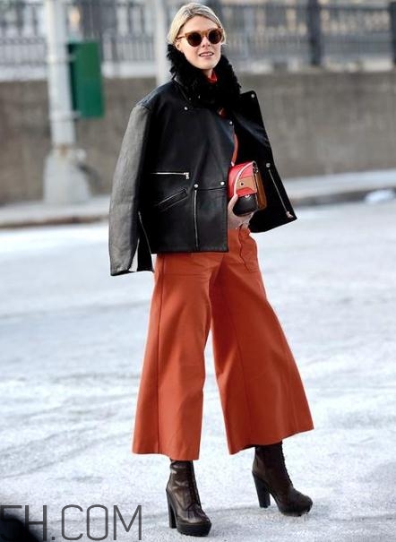 焦糖色闊腿褲配什么鞋子？焦糖色闊腿褲搭配鞋子圖片