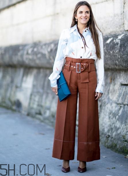 焦糖色闊腿褲配什么鞋子？焦糖色闊腿褲搭配鞋子圖片