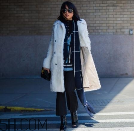 黑色喇叭褲搭什么上衣？黑色喇叭褲搭配上衣圖片