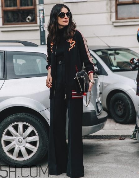 黑色喇叭褲搭什么上衣？黑色喇叭褲搭配上衣圖片