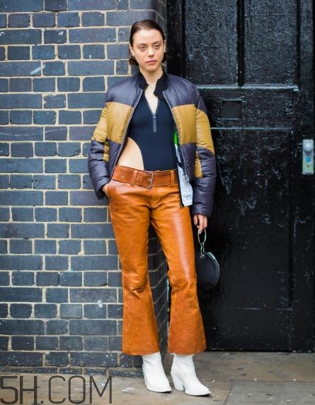 冬天穿喇叭褲怎么搭配？冬天喇叭褲搭配圖片