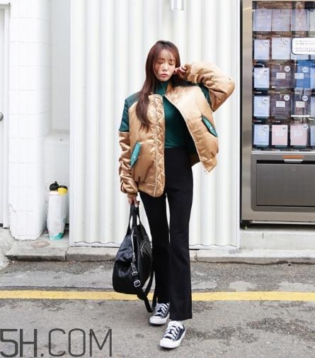 喇叭褲搭配羽絨服好看嗎？喇叭褲搭配羽絨服圖片