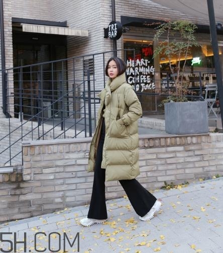 喇叭褲搭配羽絨服好看嗎？喇叭褲搭配羽絨服圖片