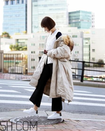 喇叭褲搭配羽絨服好看嗎？喇叭褲搭配羽絨服圖片