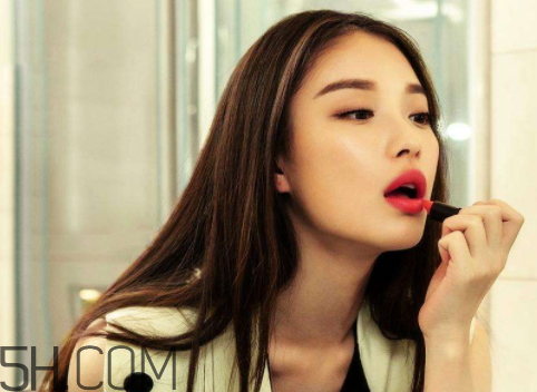 說(shuō)女人花瓶是什么意思 花瓶是指什么樣的女人