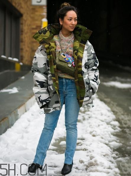 冬天牛仔褲配什么上衣？冬天穿牛仔褲怎么搭配？