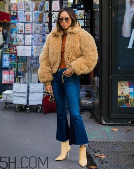 冬天牛仔褲配什么上衣？冬天穿牛仔褲怎么搭配？