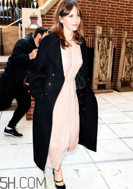 切斯特大衣有什么特點(diǎn)？切斯特大衣的由來(lái)