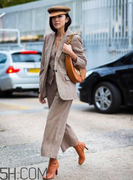 焦糖色鞋子配什么衣服？焦糖色鞋子搭配圖片