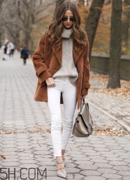 焦糖色大衣配什么鞋子？焦糖色大衣搭配鞋子圖片