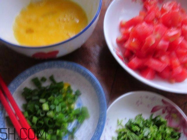 如何快速給西紅柿去皮？西紅柿怎么去皮比較快？