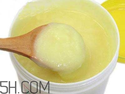 蜂王漿的營(yíng)養(yǎng)成分有哪些？怎么辨別真假蜂王漿？