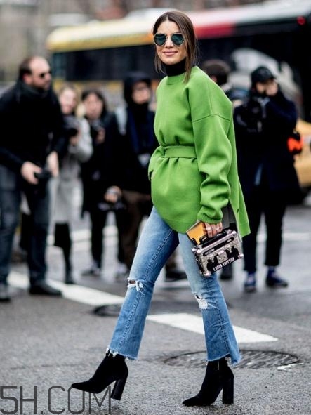 冬天破洞牛仔褲怎么搭配？破洞牛仔褲冬天怎么穿？