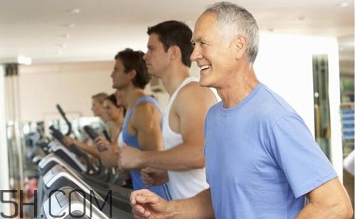 跑步機(jī)適合老年人嗎？老年人跑步有什么好處呢？
