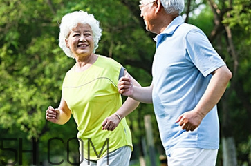 跑步機(jī)適合老年人嗎？老年人跑步有什么好處呢？