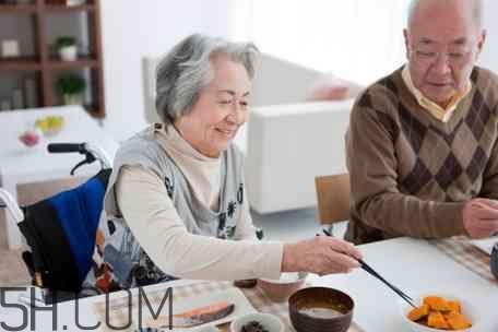 跑步機(jī)適合老年人嗎？老年人跑步有什么好處呢？