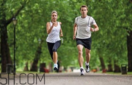 慢跑運(yùn)動有什么注意事項(xiàng)？慢跑運(yùn)動對身體有什么好處？