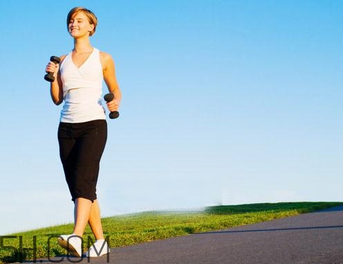 慢跑和快走哪個減肥效果更好？長期慢跑的好處有哪些？