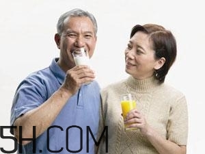 老人缺鈣有什么害處？老人如何補鈣？