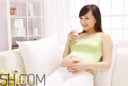 成人為什么也要喝奶粉？成人喝奶粉的好處有哪些？