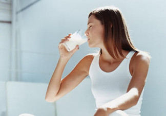 成人為什么也要喝奶粉？成人喝奶粉的好處有哪些？