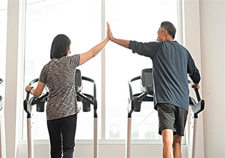 跑步機(jī)適合老年人嗎？老年人跑步有什么好處呢？