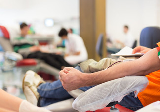 女人可以在月經(jīng)期獻(xiàn)血嗎？獻(xiàn)血可以在月經(jīng)期間嗎？