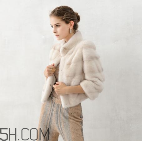 裘皮大衣怎樣清洗？裘皮大衣怎么挑選？